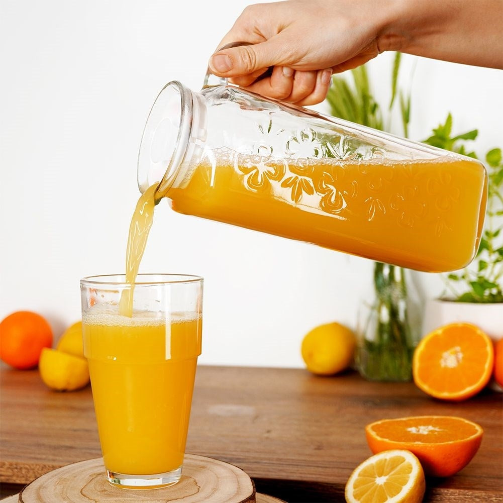 Versatile glass jug with plastic lid for drinks