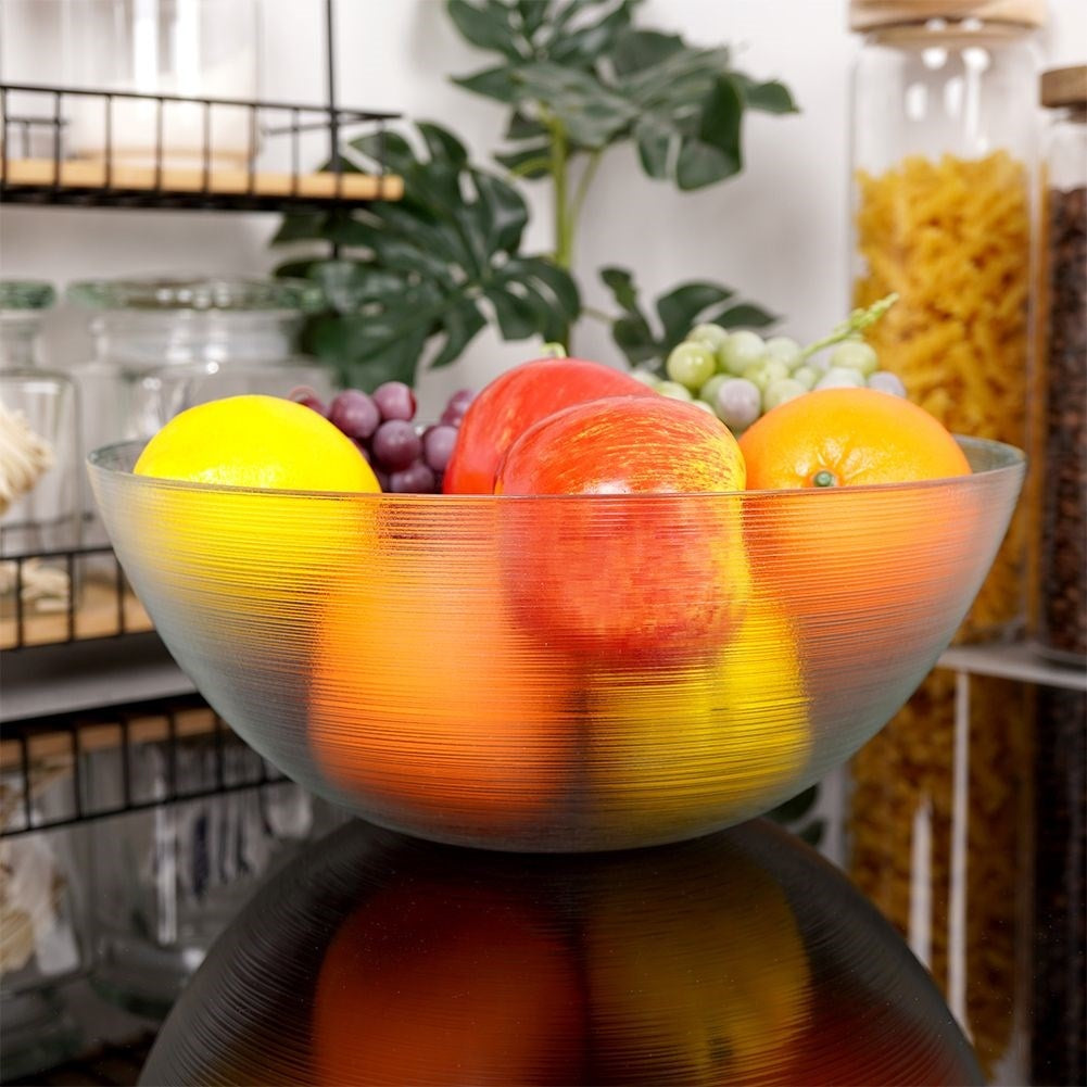 Versatile glass target for salads, chips and popcorn in the kitchen