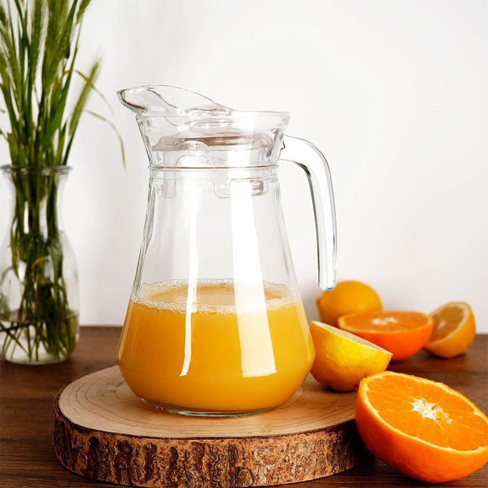 Versatile jug 1.4L: Handle, lid, perfect for drinks