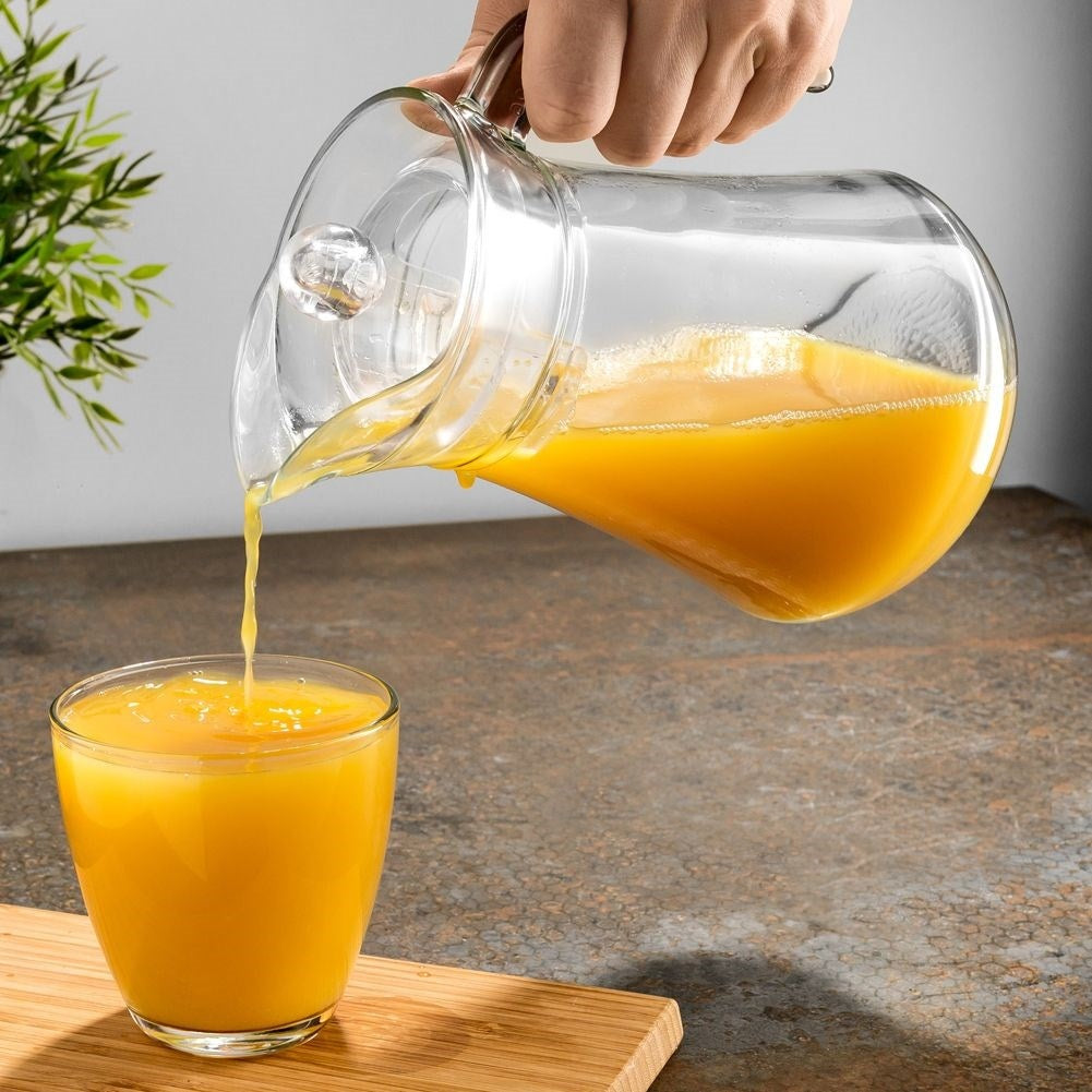 Versatile jug 1.4L: Handle, lid, perfect for drinks