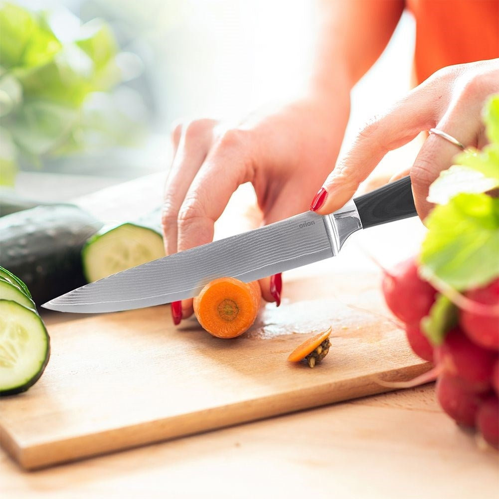 Versatile kitchen knife 17 cm in Damascus steel with packa wood handle