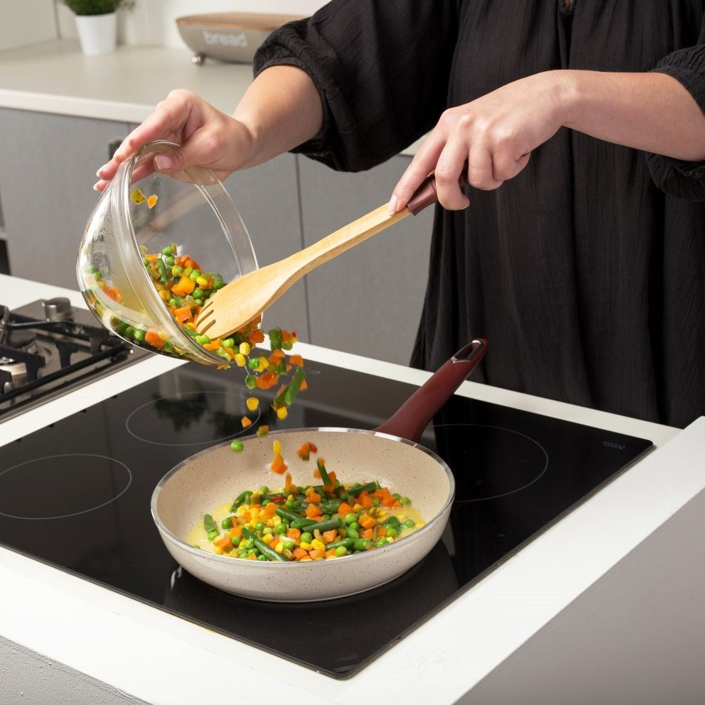 Versatile kitchen spoon in bamboo and silicone for all kitchen needs