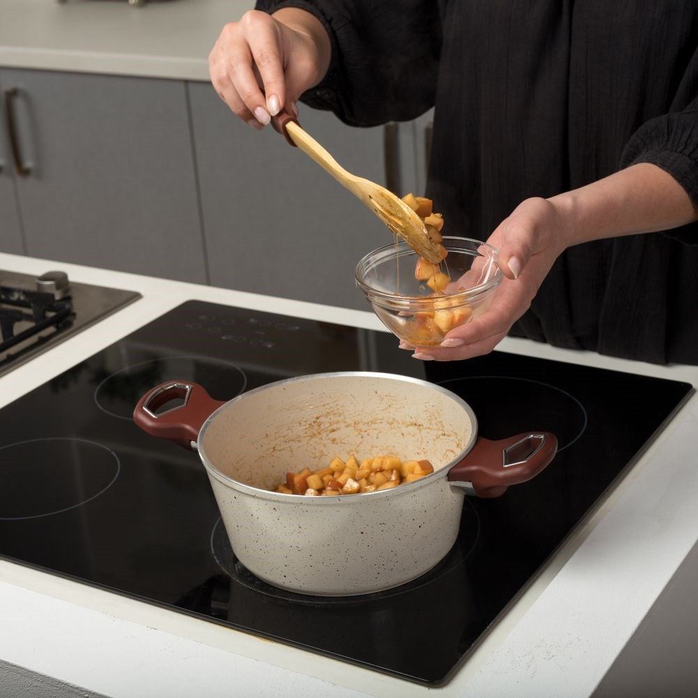 Versatile kitchen spoon in bamboo and silicone for serving