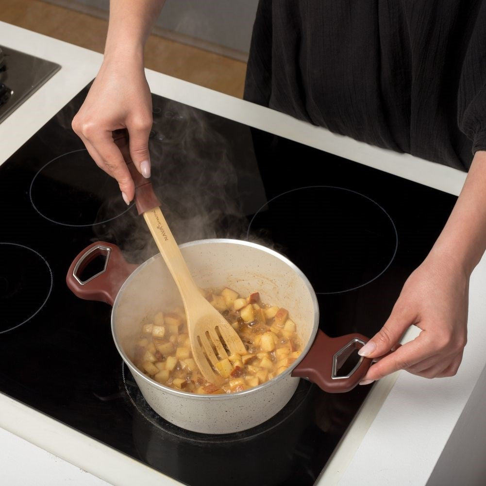 Versatile kitchen spoon in bamboo and silicone for serving