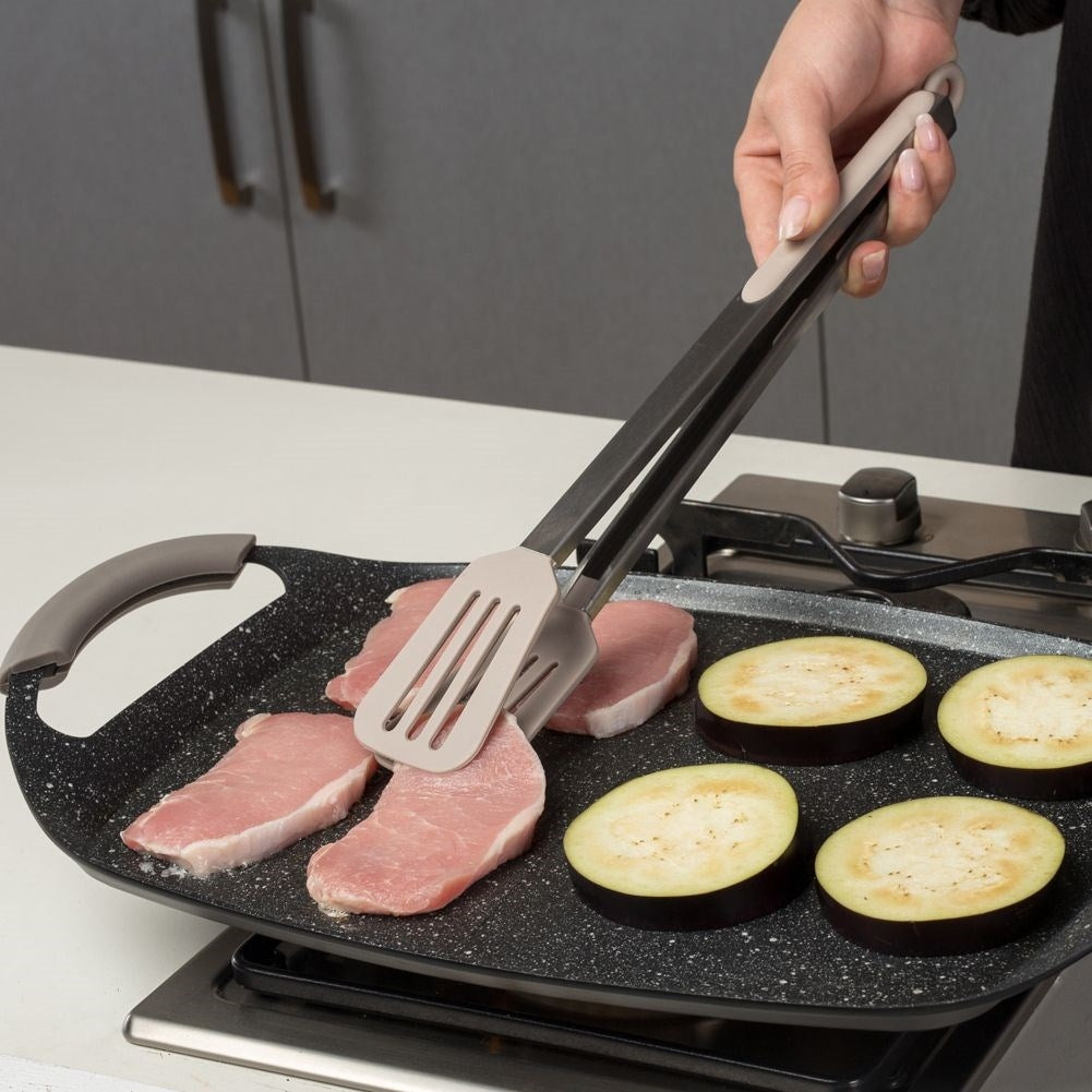 Versatile kitchen tongs: Flip, rotate and serve safely