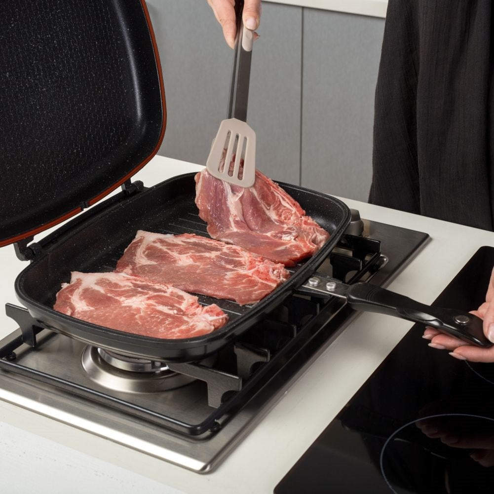 Versatile kitchen tongs: Flip, rotate and serve safely