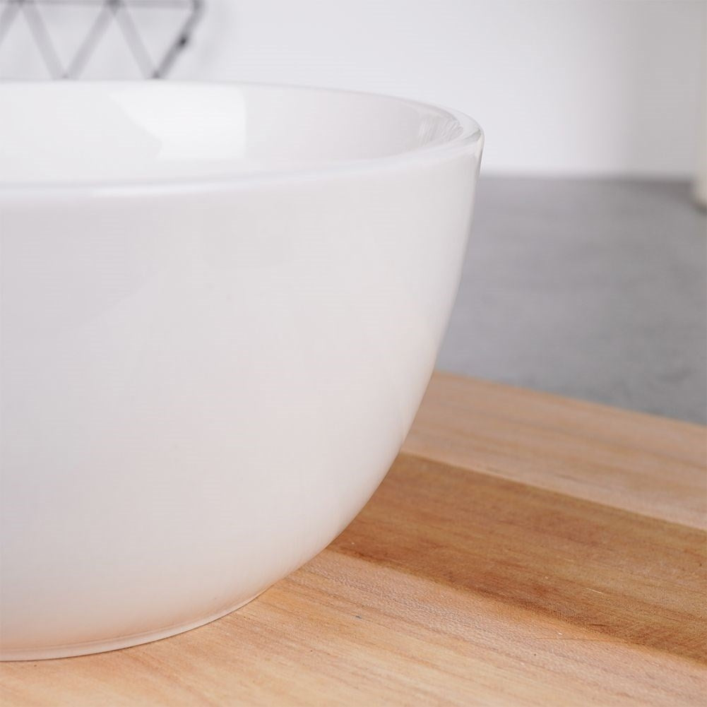 Versatile porcelain bowl 950 ml, dishwasher & microwave safe