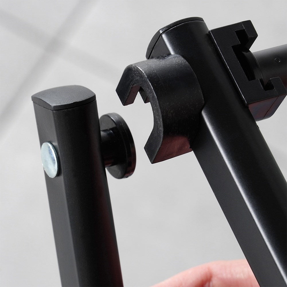Vertical, extendable drying rack in adjustable metal, black