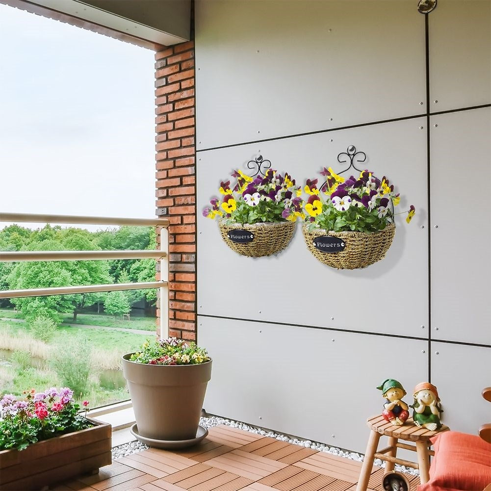 Wall-mounted Hanging Pot in Metal and Water Hyacinth