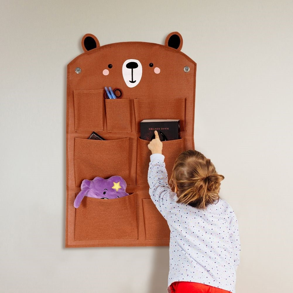 Wall organizer with bear motif and 7 pockets