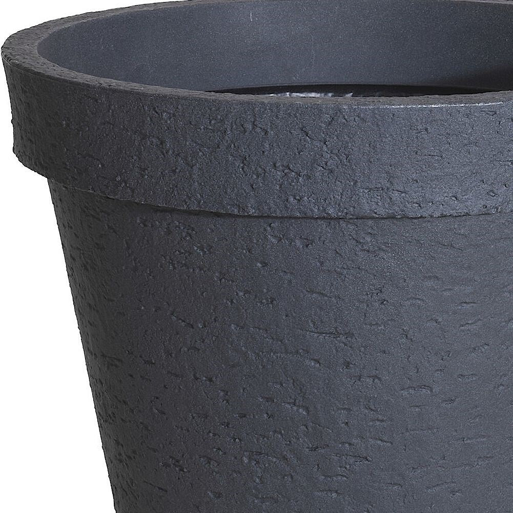 Weather-resistant flower pot in stone imitation for the garden
