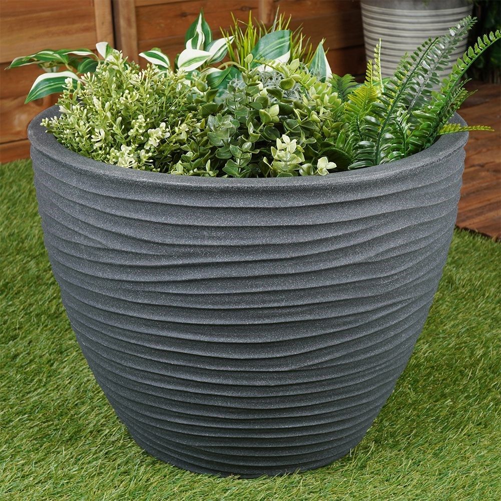 Weather-resistant graphite colored plastic flowerpot with pattern