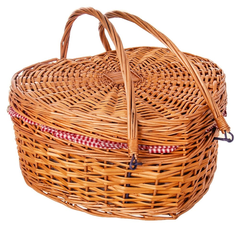 Wicker picnic basket heart
