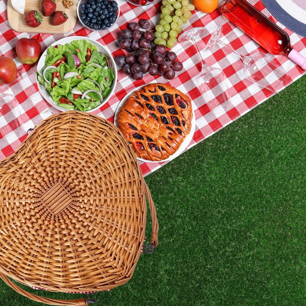Wicker picnic basket heart
