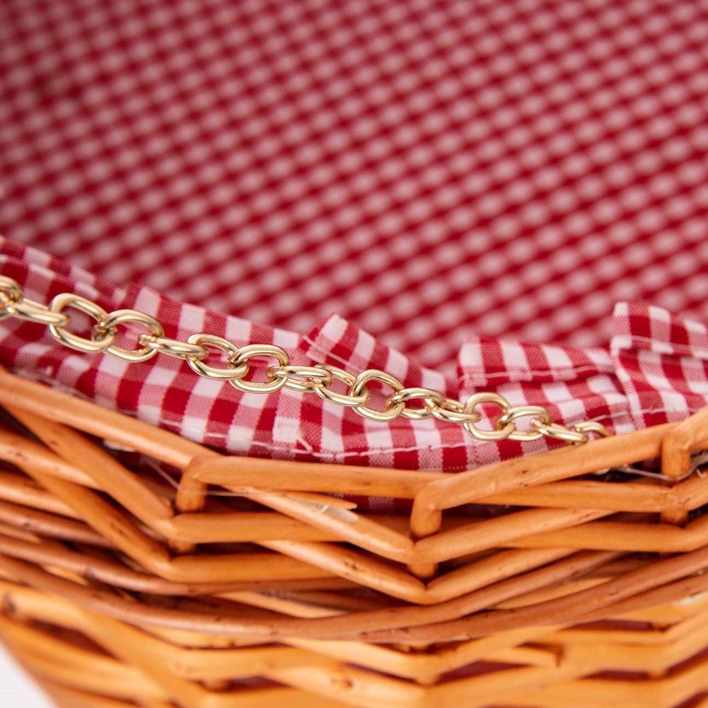 Wicker picnic basket heart