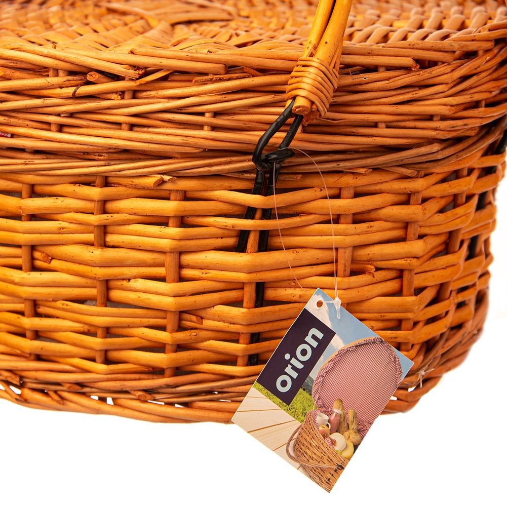 Wicker picnic basket heart