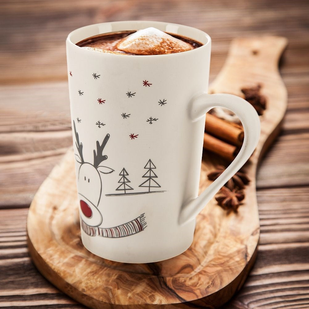 Winter mug in porcelain with reindeer motif, dishwasher safe