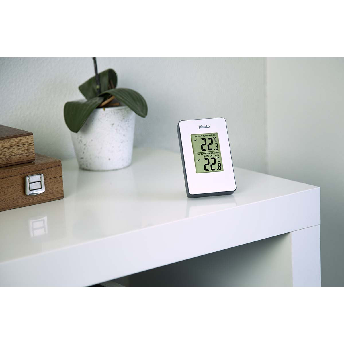 Wireless Weather Station with Indoor/Outdoor Temperature Sensor