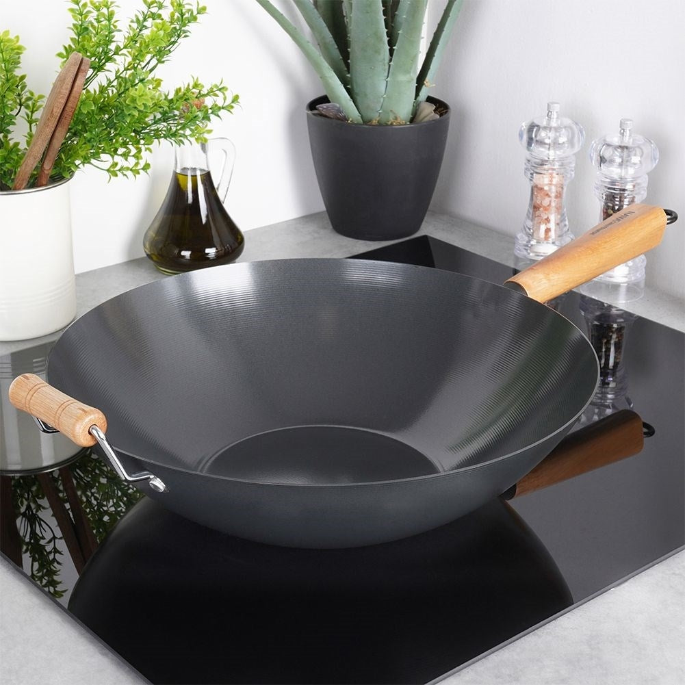 Wok in Carbon Steel with Non-Stick for Asian Dishes