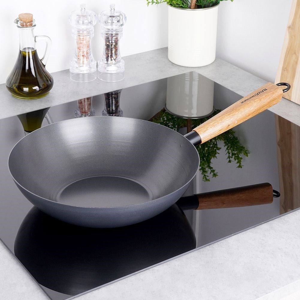 Wok in Carbon Steel with Non-stick for Asian Cooking