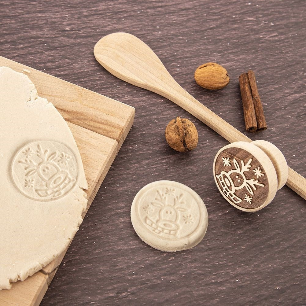 Wooden cake stamp with reindeer motif, 5.5 cm diameter