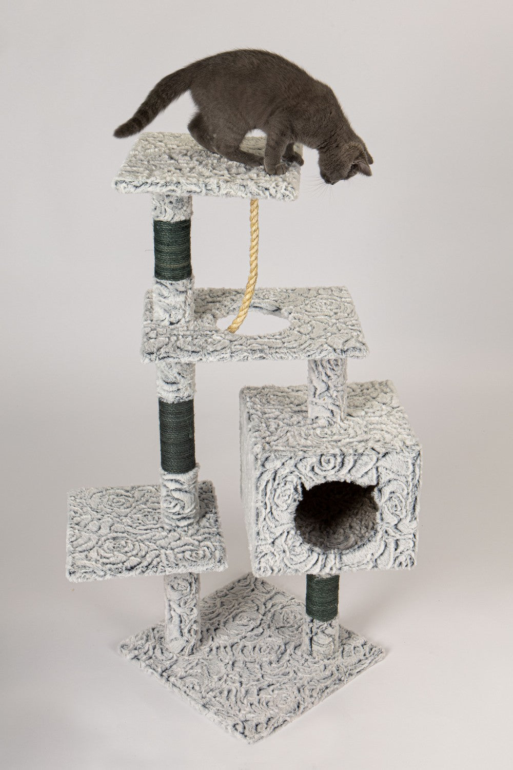 XXL Scratching post for a cat house tree bed