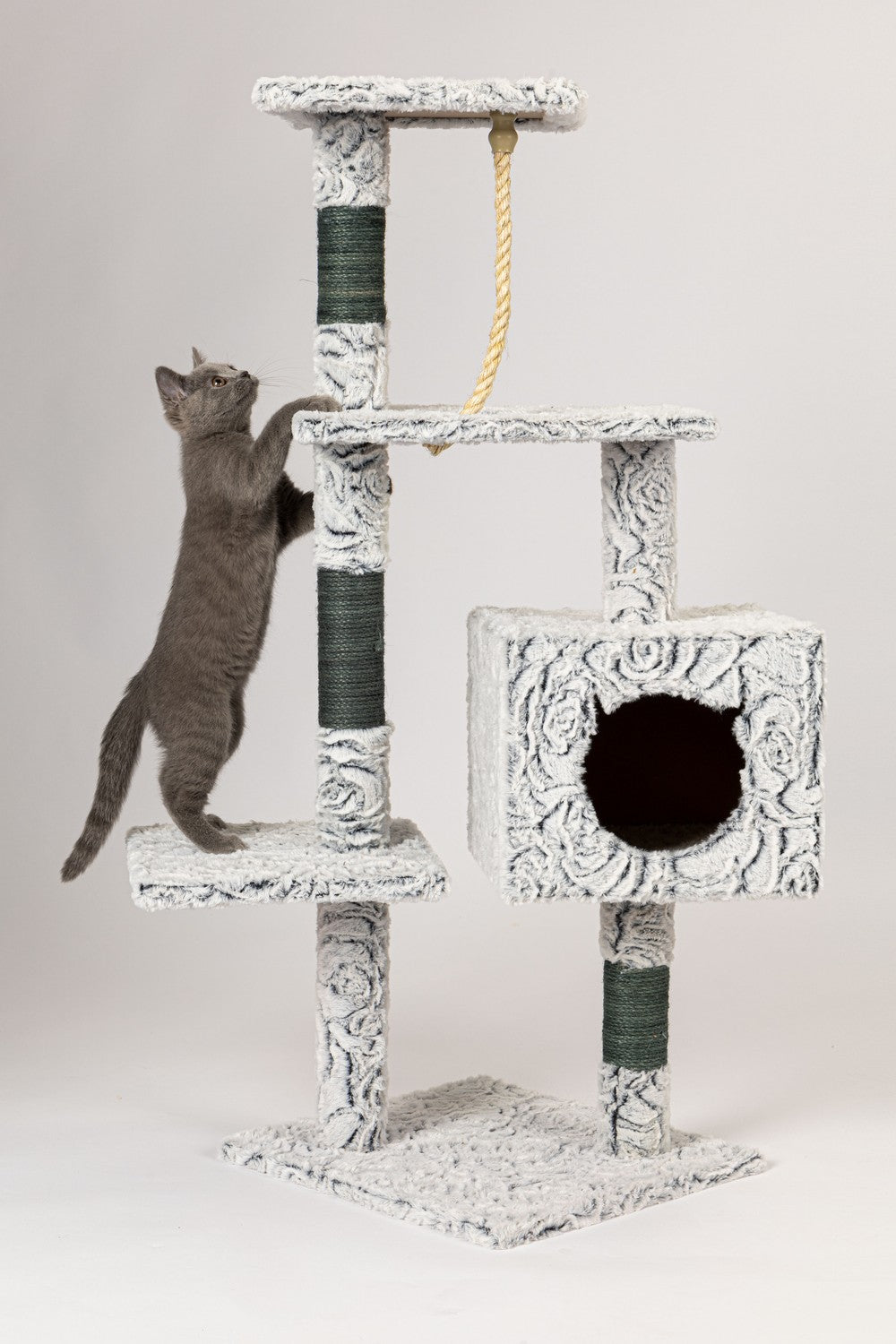 XXL Scratching post for a cat house tree bed