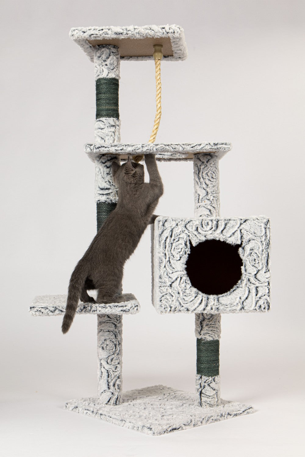 XXL Scratching post for a cat house tree bed