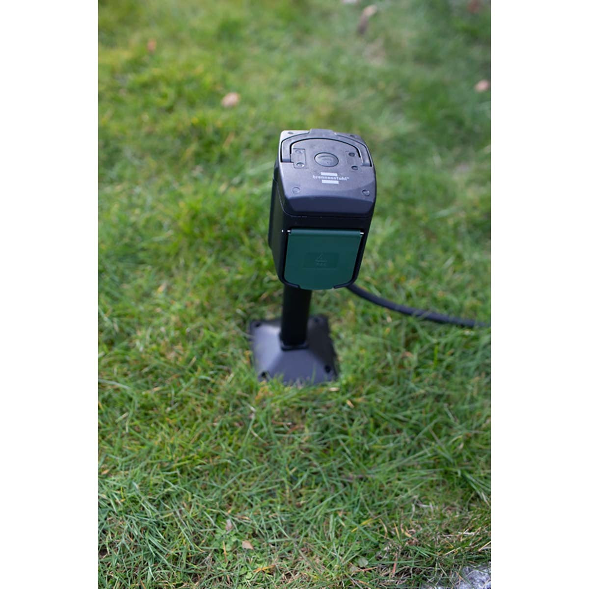brennenstuhl®Connect smart outdoor socket 2-way / smart outdoor socket IP44 with earth tip and mounting plate